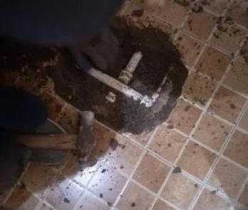 万全卫生间漏水维修公司为您分享下卫生间渗水如何处理及注意事项