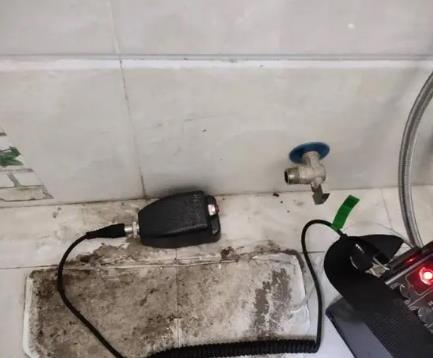 万全屋顶漏水维修公司分享下卫生间漏水的危害及解决方法